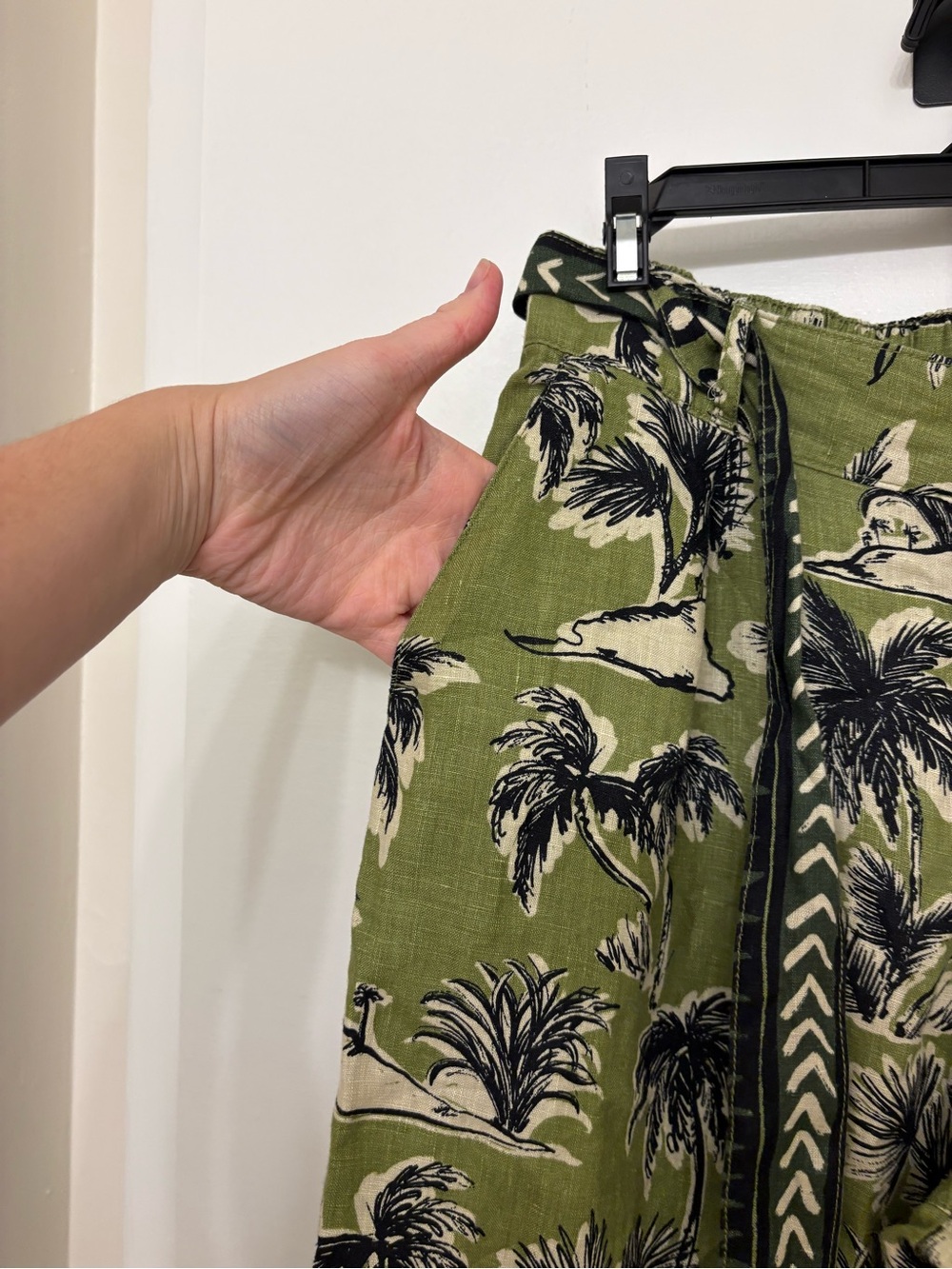 Tahari 100% Linen Wide Leg Pants Green Tropical Palm Print Belted Resort M - Picture 4 of 12